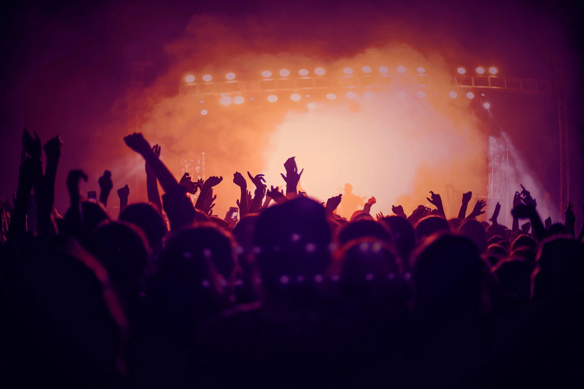 Personnes foule rock live événement de nuit À Musique Concert HD Arrière-plan